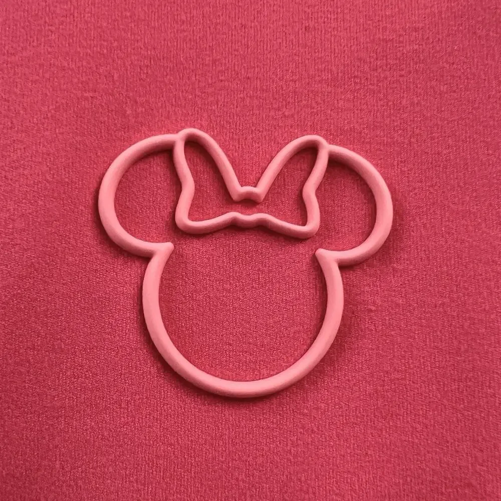 Lululemon x Disney 25